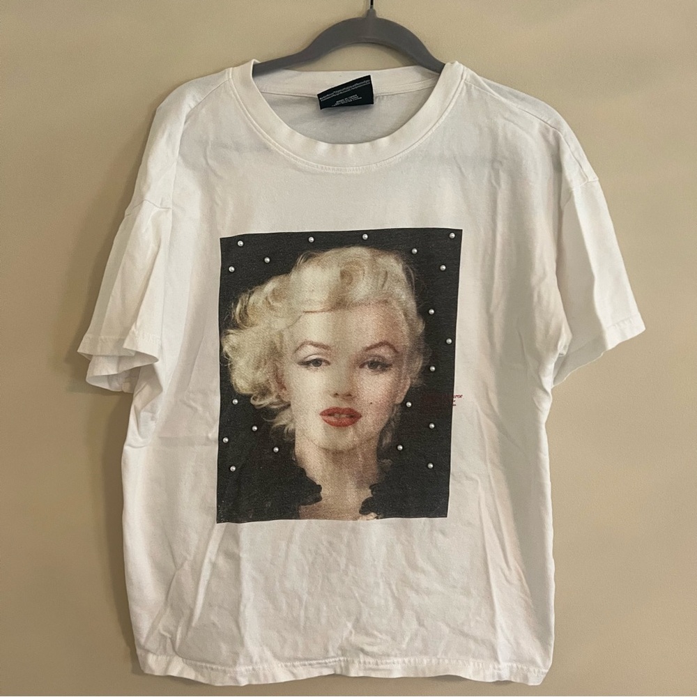 Marylin Monroe tee with pearls